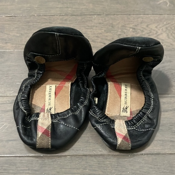 Burberry Fold Up Travel Slippers with Pouch Size S - Picture 2 of 12